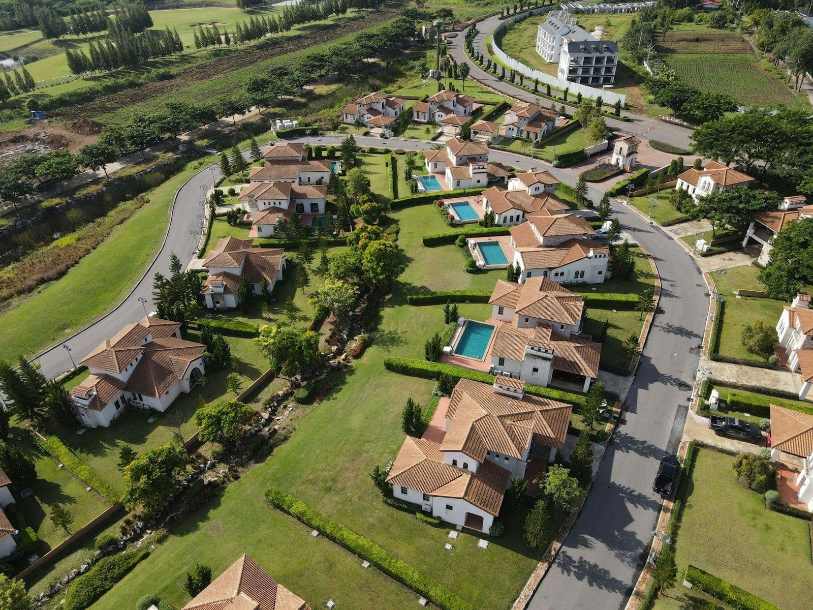Vue aérienne d'un quartier résidentiel de villas